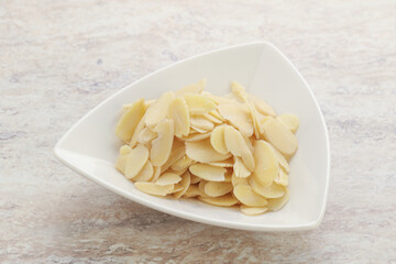Almond nut slices for culinary