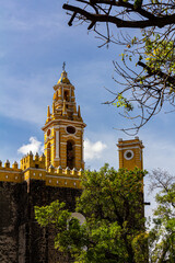 Fototapeta na wymiar Torre templo de Convento San Gabriel Cholula