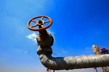 Oil pipes and valves
