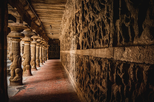 Thiru Parameswara Vinnagaram or Vaikunta Perumal Temple is a temple dedicated to Vishnu, located in Kanchipuram in the South Indian state of Tamil Nadu - One of the best archeological sites in India