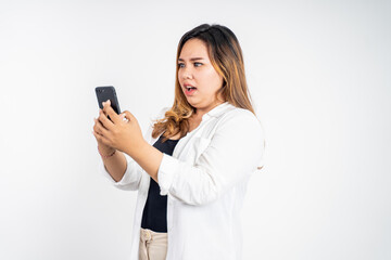 woman feel disgusted and shocked while looking at her mobile phone - obrazy, fototapety, plakaty