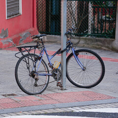 Fototapeta na wymiar bicycle on the street, mode of transportation in the city