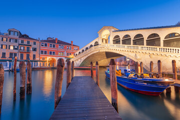 Fototapeta na wymiar Venice, Italy at the Rialto Bridge over the Grand Canal