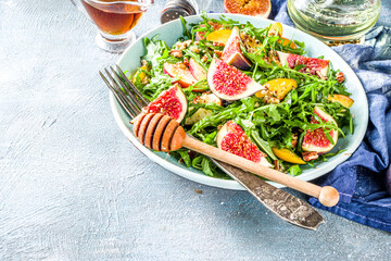 Autumn fig and arugula salad