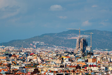 Obraz premium Barcelona, Spain - April 16, 2019: Aerial view of Barcelona city with famous Sagrada Familia basilica under construction