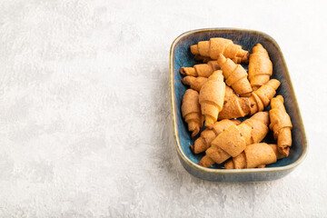 Homemade bagel roll on gray concrete background. side view, copy space.