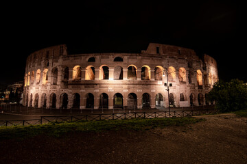 Naklejka premium Colosseum in Rome on a beautiful night, Italy