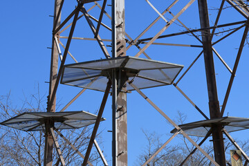送電塔のネズミ返し