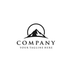 Fototapeta na wymiar Mountain Logo. Flat design logo template. Vector Illustration.