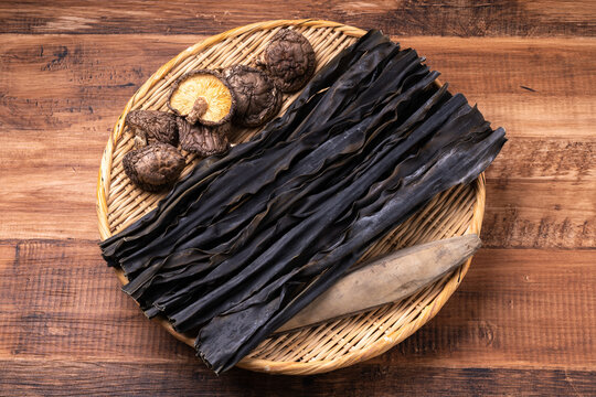 出汁（日高昆布・本枯れ節・乾燥椎茸）