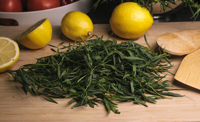 Dried tarragon ingredient.