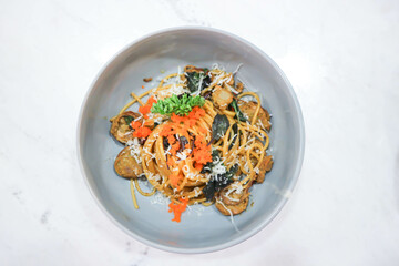 ,spaghetti , seaweed spaghetti or spaghetti with seaweed and shrimp egg topping