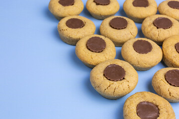 peanut butter cookies with mini chocolate peanut butter cups - 489907853