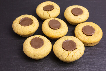 peanut butter cookies with mini chocolate peanut butter cups - 489907854