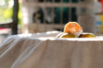 Fungus grows on citrus fruits. Due to being left for several days on the dining table. The fruit rots.