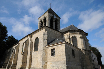 Fototapeta na wymiar Oinville sur Montcient , France - april 3 2017 : Saint Severin church