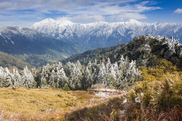 Obraz premium Asia - Beautiful landscape of highest mountains reflect fantasy dramatic sunset sky in winter at Taroko National Park, Hehuan Mountain, Taiwan 