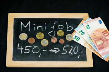 Zum July 2022 steigt der die Entlohnung für eine geringfügige Beschäftigung auf 520,00 euro