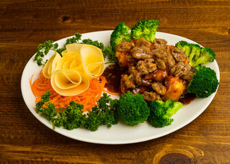 Walnut shrimp with broccoli