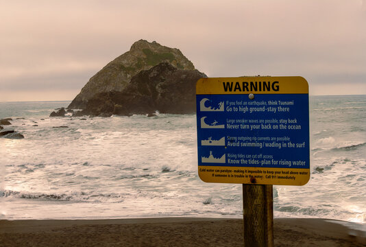 Sign Warns Of Earthquake And Tsunami Dangers On Northern California Coast.