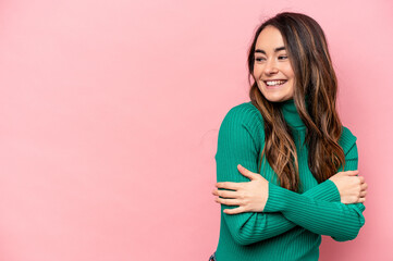 Obraz premium Young caucasian woman isolated on pink background smiling confident with crossed arms.