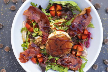 salad with toasted bacon and goat cheese