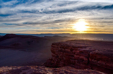 Fototapeta na wymiar puesta de sol en el desierto