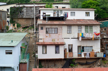 Fototapeta na wymiar Edificios y paisaje de Valparaiso, chile