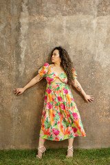 Fototapeta premium She is posing on a grunge concrete wall background