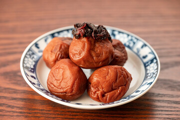 更に盛った梅干し