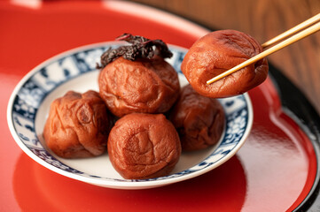 更に盛った梅干し