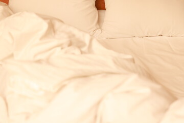 ダブルベッドの枕と布団