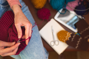 Obraz na płótnie Canvas woman is knitting, female hands close-up