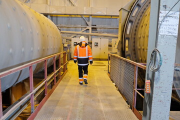 Obraz premium Khabarovsk territory / Russia - 03.22.2018 : Workers on the territory of the ore processing plant