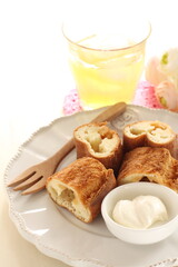 Asian  deep dried bun served with cream cheese 