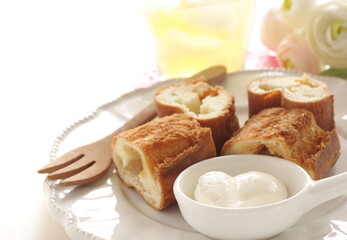 Asian  deep dried bun served with cream cheese 