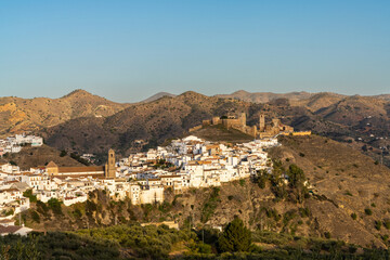 Fototapeta na wymiar view of the Andalusian village of Alora and Moorish Castle