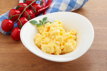 Scrambledd egg in the bowl