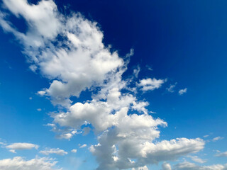 Refreshing blue sky and cloud background material_b_14