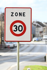 route circulation signaux signalisation panneaux routier France 30 zone