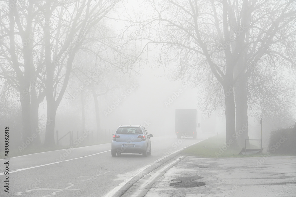 Canvas Prints climat environnement route mobilité saison brouillard transport mobilité auto voiture