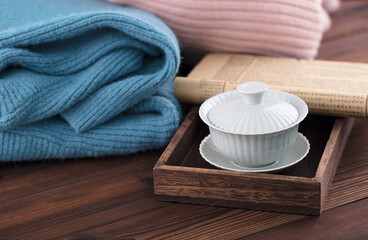 Obraz na płótnie Canvas Covered bowl tea and winter sweaters