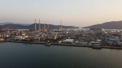 Obraz premium コンビナート 山口県周南市コンビナート夕日 夜景