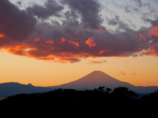 日本、神奈川県、藤沢市、江ノ島から見る夕映えの富士
