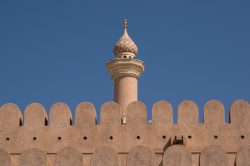 Obraz premium Minaret of a mosque near Nizwa fort in Oman