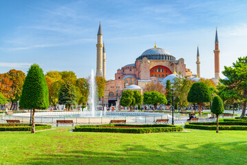Fototapeta na wymiar Fountain at the Sultanahmet Square and the Hagia Sophia