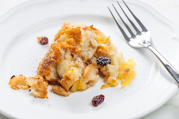 dessert called zemlovka made from buns with raisins