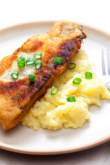 fried fish with mashed potatoes and spring onion