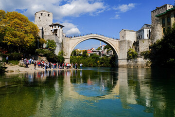 Obraz premium Historical Stari Most bridge over Neretva river in Mostar Old town, Balkan mountains, Bosnia and Herzegovina