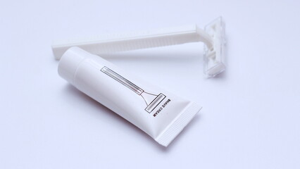 Naklejka premium shaving cream and razor on white background.
